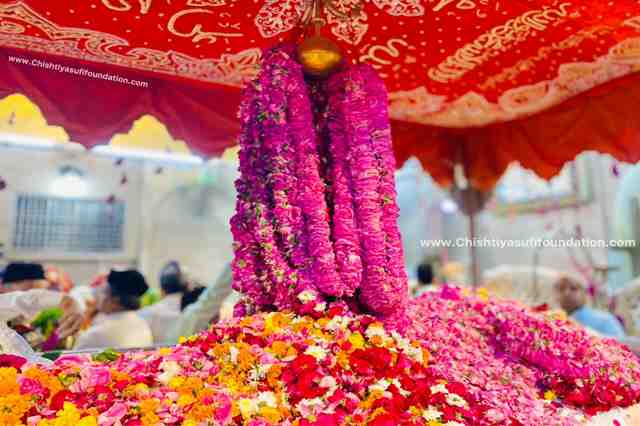 Decorated flower basket for Khwaja Gharib Nawaz mazar