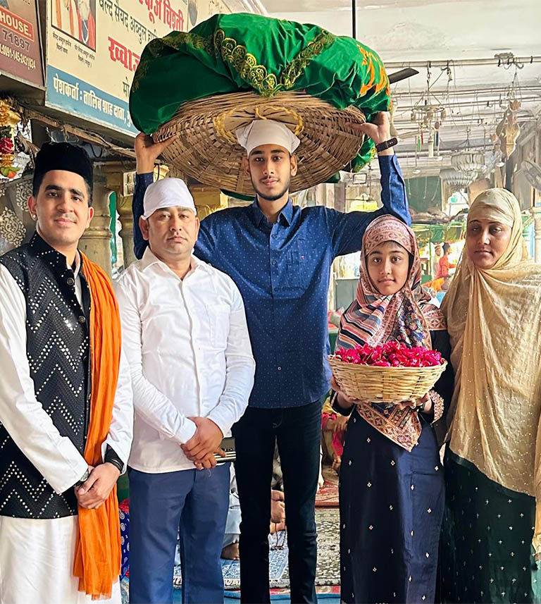 Medium size chadar with golden embroidery for Ajmer Dargah